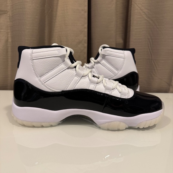 Air Jordan Retro 11 (Mens sz 11) - Picture 4 of 10